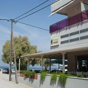 Hotel Pithari, Agía Triás